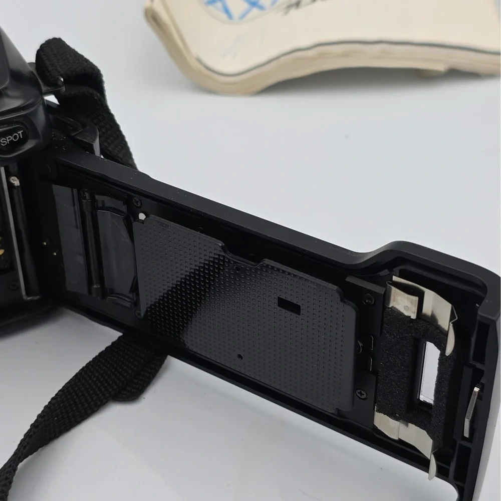 Minolta Maxxum 7000i 35mm Film SLR Camera UNTESTED Data Back DB-7 no battery